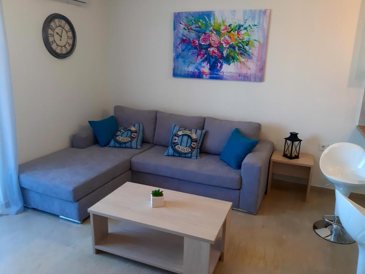Central Apartment Near The Beach With Huge Private Terrace Lutráki Kültér fotó