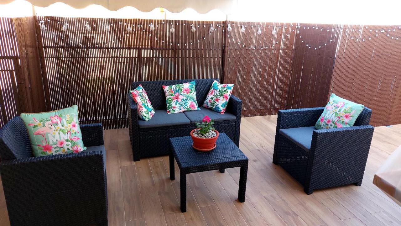 Central Apartment Near The Beach With Huge Private Terrace Lutráki Kültér fotó