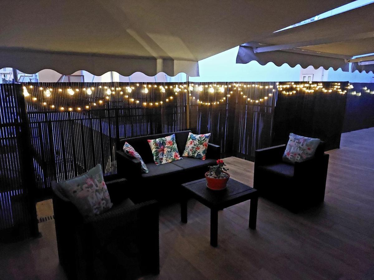 Central Apartment Near The Beach With Huge Private Terrace Lutráki Kültér fotó