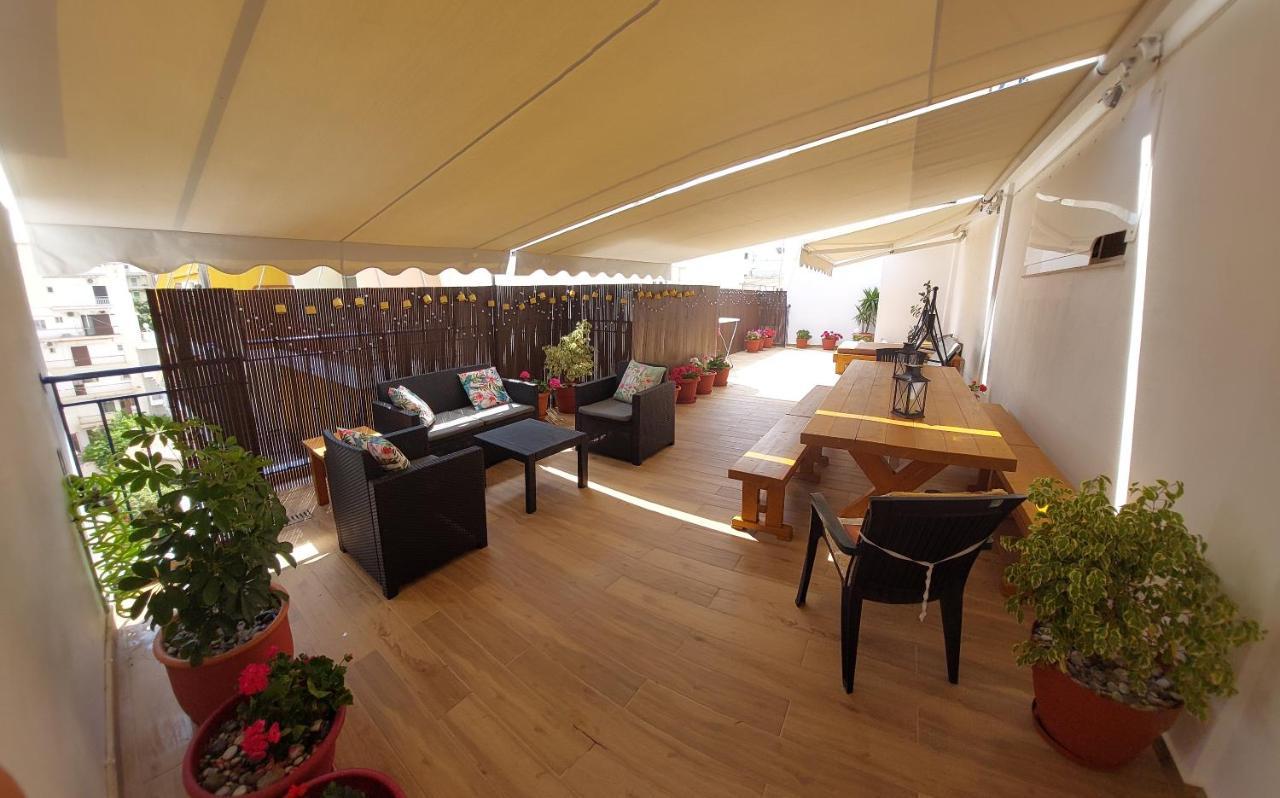 Central Apartment Near The Beach With Huge Private Terrace Lutráki Kültér fotó